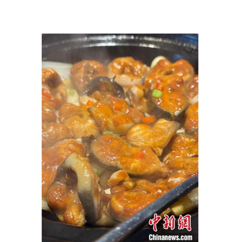 热气腾腾的啫啫白鳝煲。