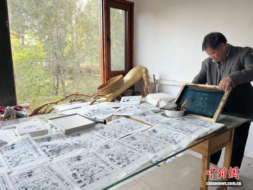 范玉祥通过木版画等形式进行孟姜女题材连环画创作。