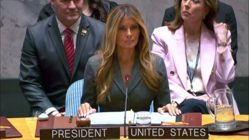 梅兰妮亚主持联合国安理会会议，成为史上第一位主持安理会的国家领袖配偶。