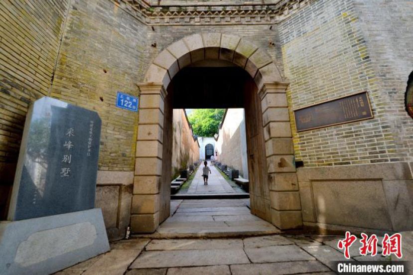 福州上下杭历史文化街区内采峰别墅的入口。