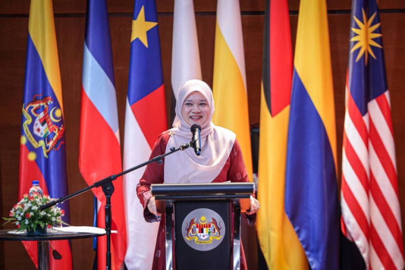 教育部长法丽娜。