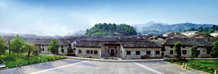 张谷英村&ldquo;当大门&rdquo;广场全景。