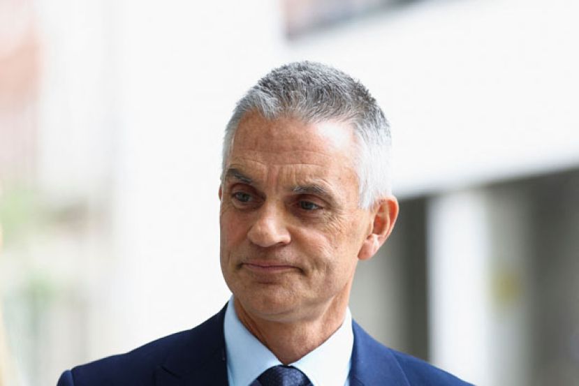 BBC总裁戴维下台。