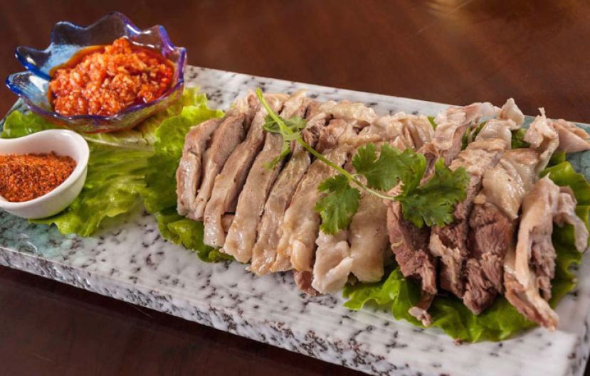 东乡手抓羊肉。