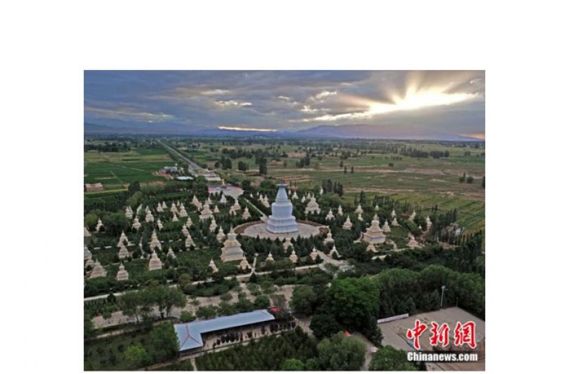 白塔寺，位于甘肃省武威市城东南20公里的武南镇白塔村，为藏传佛教凉州四寺之一。公元1247年，&ldquo;凉州会谈&rdquo;在此举行。