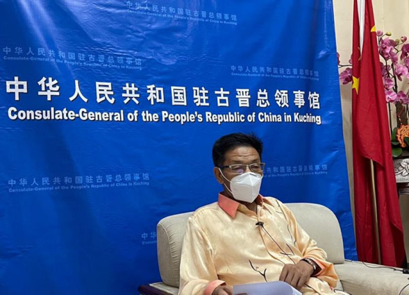 中国驻古晋总领事程广中。