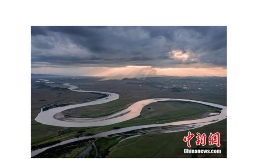 四川省阿坝州若尔盖县唐克镇九曲黄河第一湾风光。