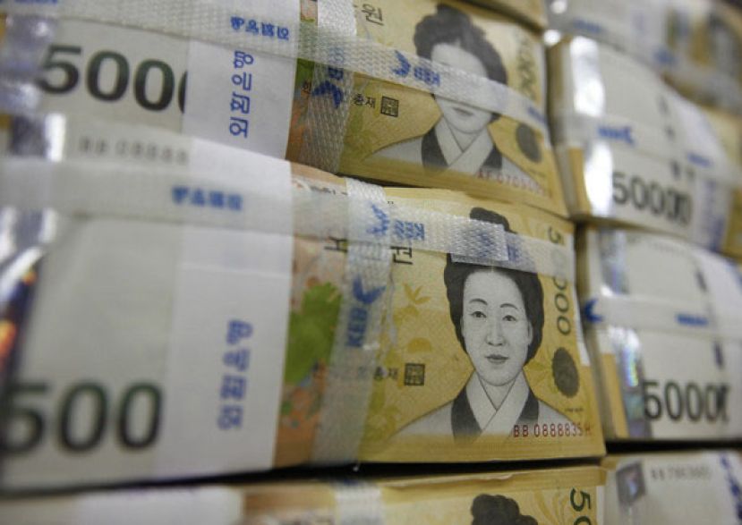 韩元近期加速走贬，不仅兑美元逼近外汇危机时期的高点，连在东南亚旅游都变得有压力。