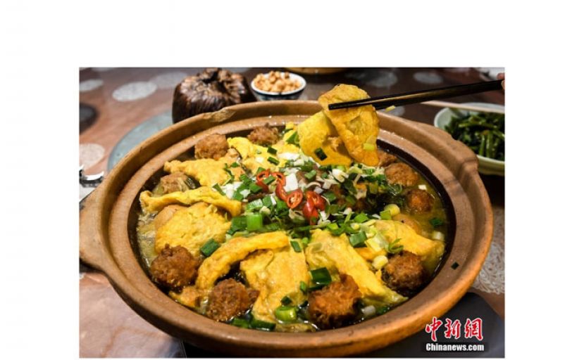 在安徽合肥拍摄的徽菜&ldquo;胡氏一品锅&rdquo;。