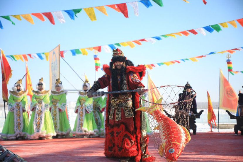 旅游情景剧《盛世契丹春捺钵》在查干湖畔上演。