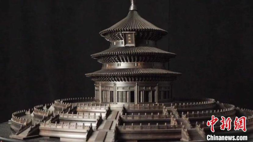 王震华的首件微缩营造作品祈年殿。