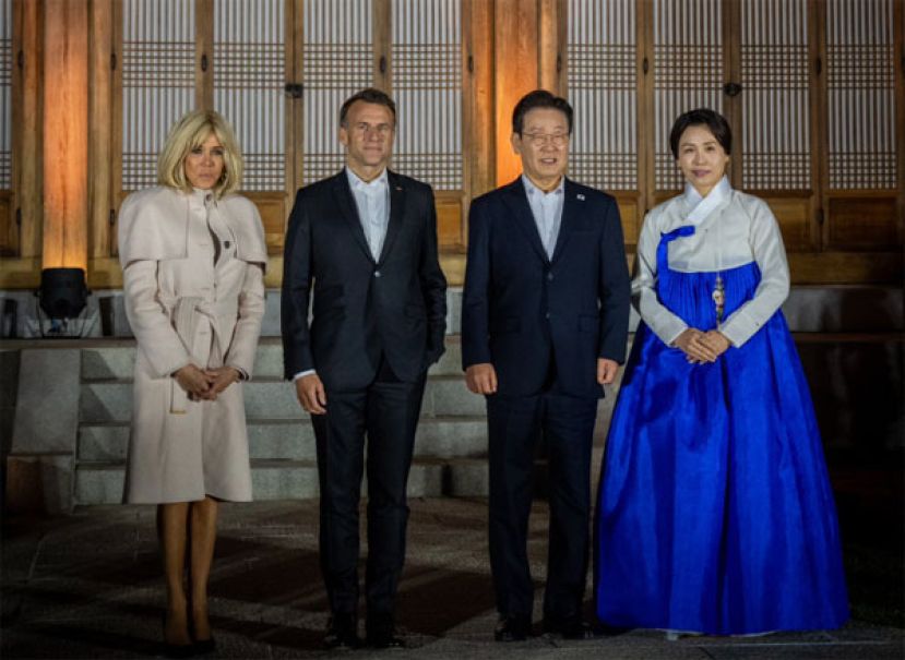 马克龙夫妇出访韩国，与李在明夫妇会面。