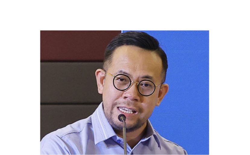 人力资源部长沈志强。