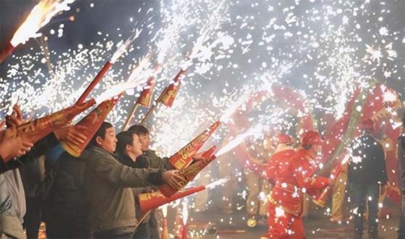 全国人大表态全面禁燃烟花鞭炮不合法，中媒评是时候终结。