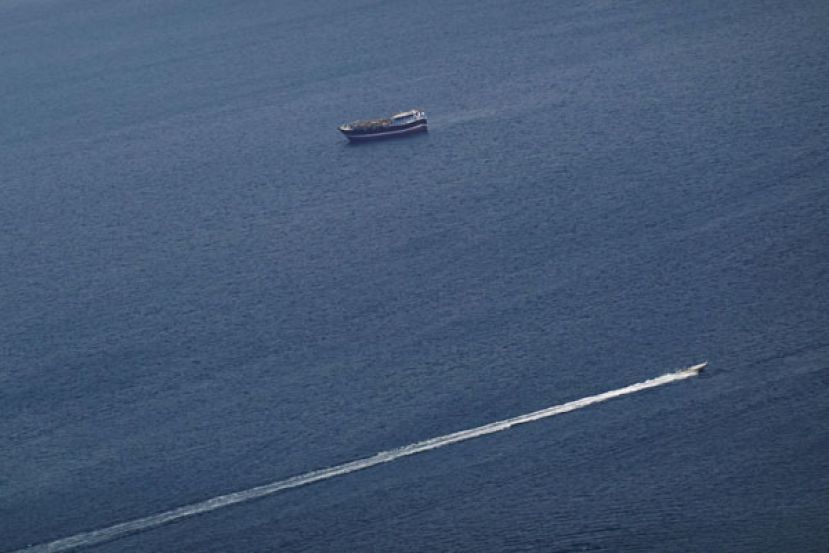 荷莫兹海峡。