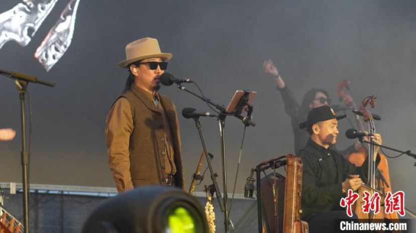 2024年7月7日，内蒙古呼伦贝尔，安达组合专场演唱会吸引数万名观众。