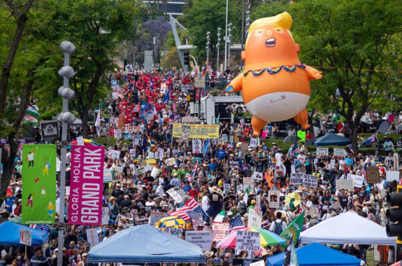主办单位声称，全美50州共举办超过3300场活动，估计高达800万人参与。