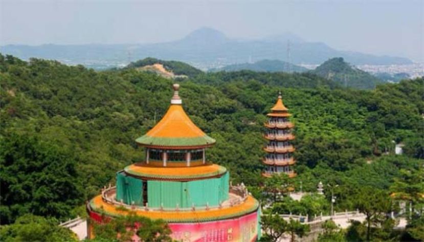 曾为反思文革之地，广东塔山改头换面打造玩具城。
