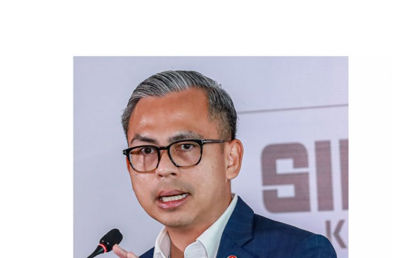 通讯部长法米。