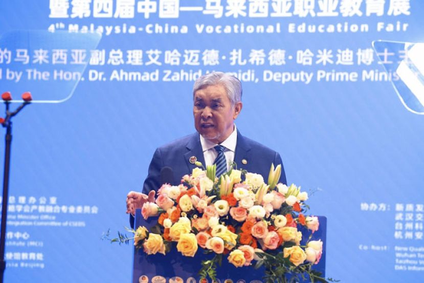 副首相阿末扎希。