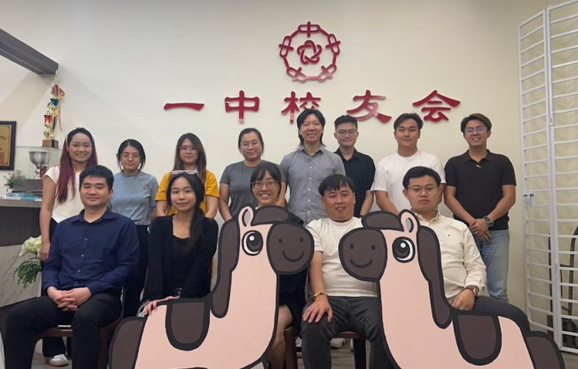 第29届《我长大了》小六欢乐营筹委 左前：李焕能，蔡芷怡，锺汶璇，官利权，林政炫 左后：杨谦慧，许艳柔，吴珞瑄，刘俐婷，黄暐程，容稳良，黄首豪，杨谦皓。