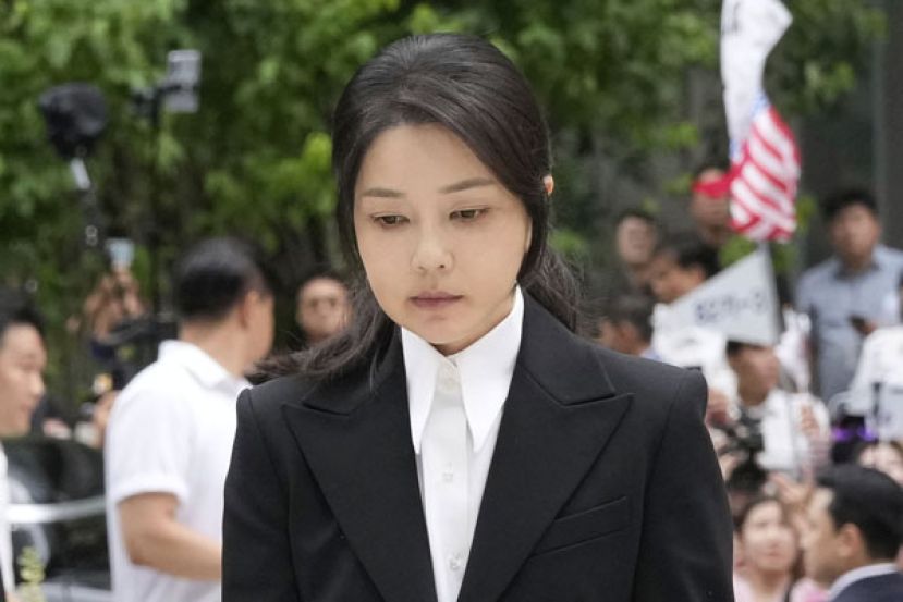 金建希二审判关4年，主审法官一周後惊传坠楼亡。