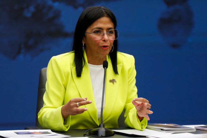 委内瑞拉军方宣布，承认副总统罗德里格斯成为代理总统。