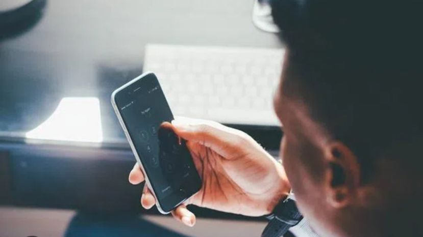 禁止16岁以下学生在学校使用智能手机  近期发布指南