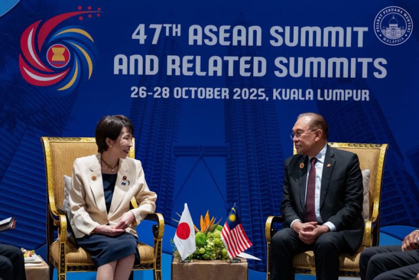 拿督斯里安华与日本首相高市早苗举行双边会谈。