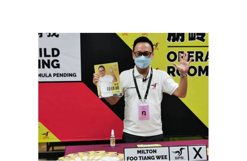 符祥威在发表六大选举政纲及推出竞选主题曲《重建朋岭》时摄。