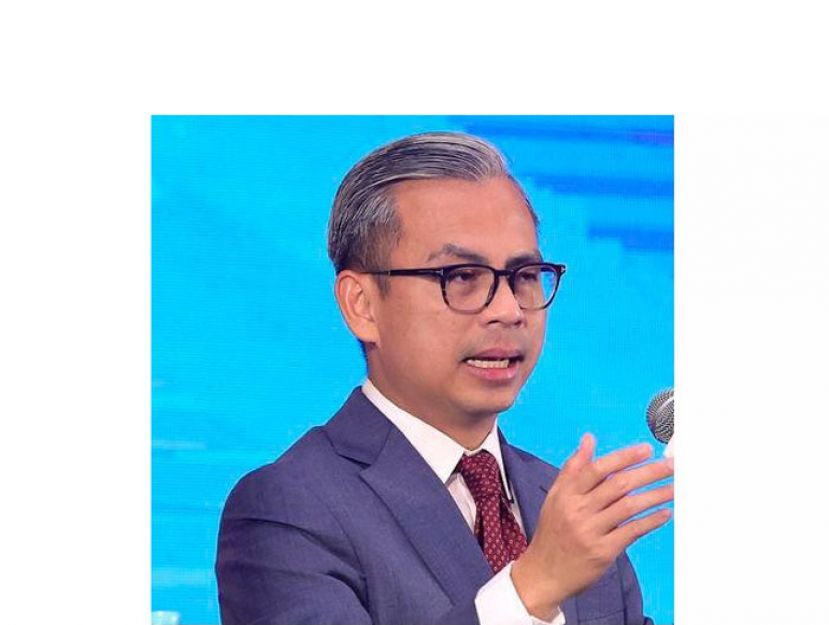 通讯部长法米。