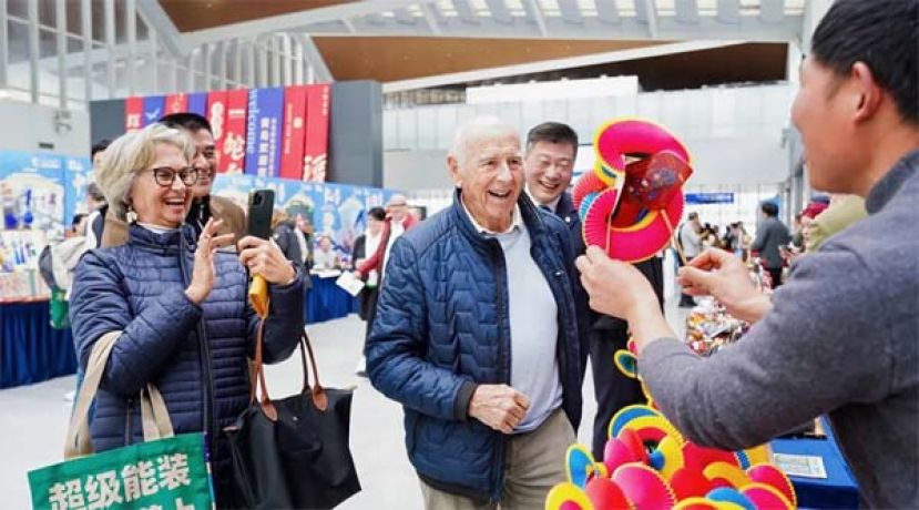 今年“五一”假期，外国游客来华旅游猛增。
