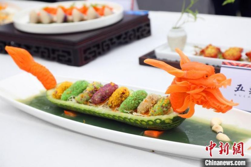 秭归端午特色美食五彩粽。