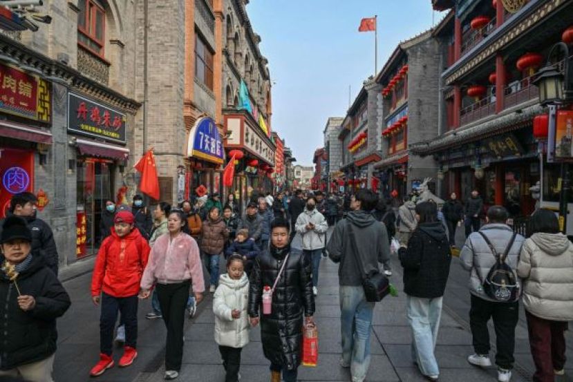  去年通过免签入境中国的外国人有3008万人次。