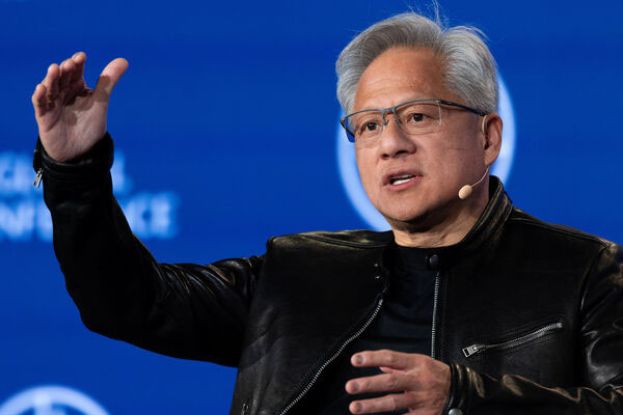 黄仁勋4日出席米尔肯研究所全球会议。