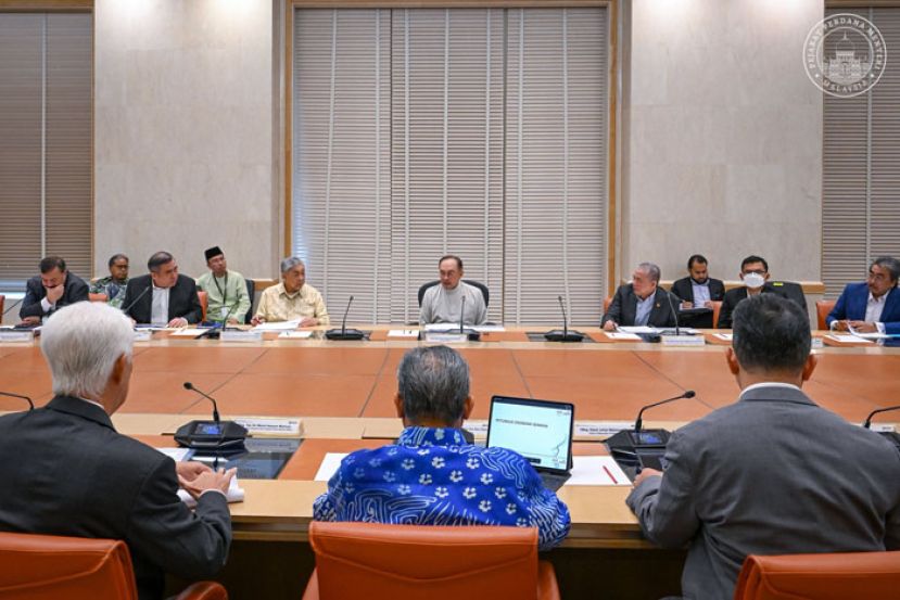 首相安华主持国家经济行动理事会会议。