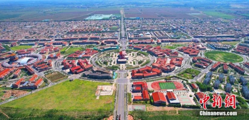 航拍闽宁镇全貌。