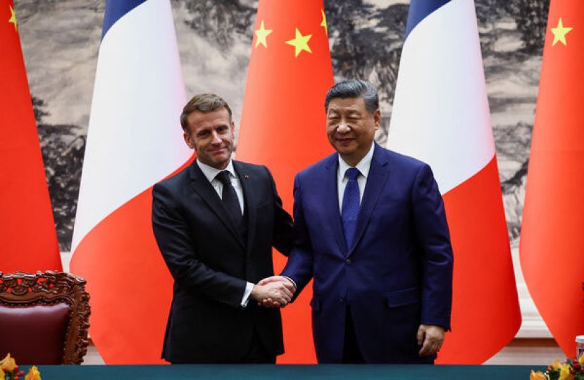 法国总统马克龙日前访问中国，与中国国家主席习近平会谈。
