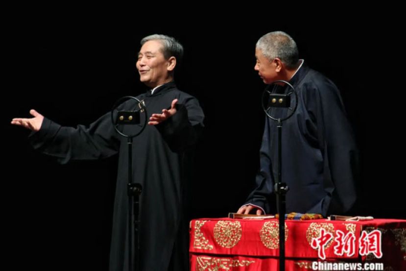 2013年8月4日，首届西岸&middot;马三立城市舞台戏剧展在天津大礼堂启幕，京剧界、曲艺界联袂演出墨壳原态舞台剧《乌盆记》，&ldquo;少马爷&rdquo;马志明(左一)亲自挂帅饰演剧中人物，重现上世纪三十年代津门艺文原生态。