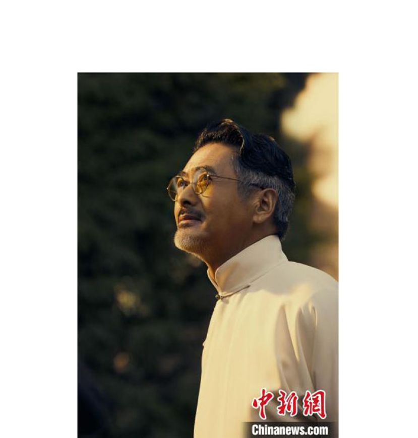 周润发在《唐探1900》中饰演白轩龄。