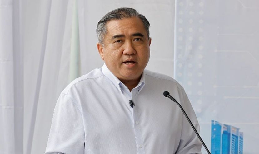 交通部长陆兆福。