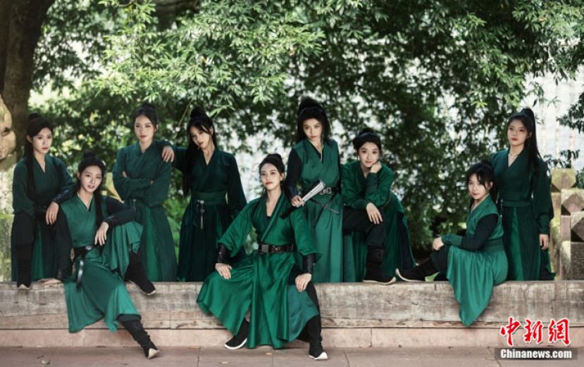峨眉派女子功夫团。