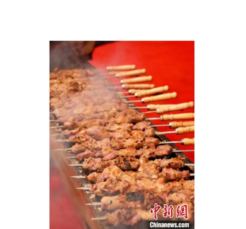 新疆烤羊肉串。