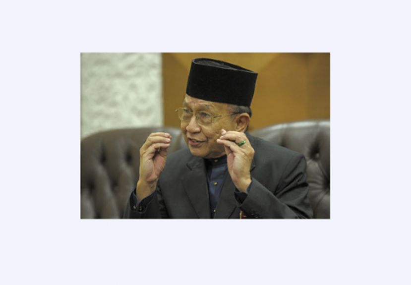 国会上议院主席丹斯里莱士雅丁。