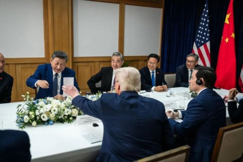 白宫发布多张习特会照片，习近平笑眯眯。