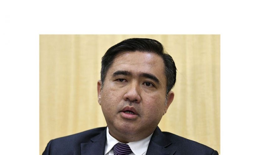 交通部长陆兆福。